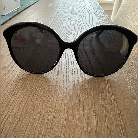Gucci Black Sunglasses. GG0257S - Picture 10 of 12